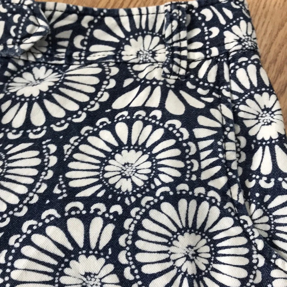 Loft Indigo Medallion Print Shorts size 10 - Picture 2 of 6